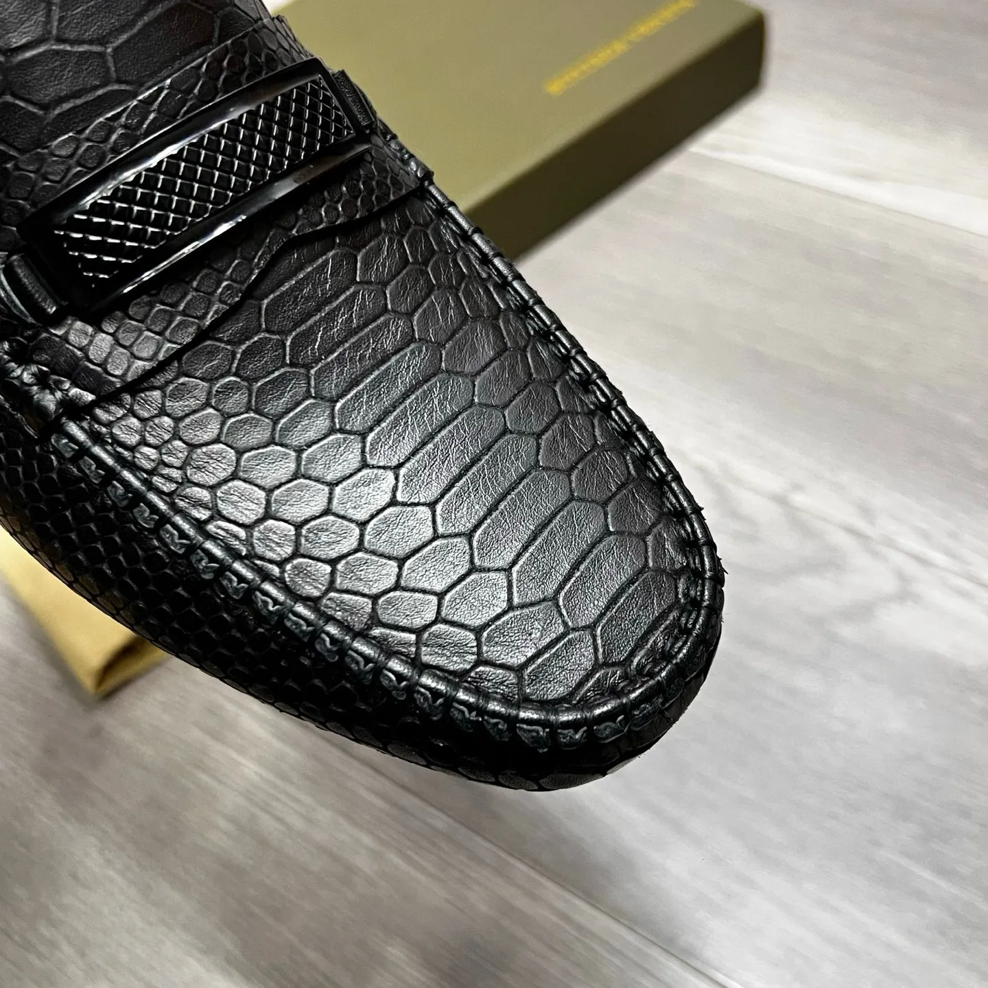 Factory price 480 BV 〰️Purely handmade classic men's beanie shoes👉👉driving shoes, slip-on shoes, made of imported cowhide from Italy, 💕water-dyed cowhide lining, 🔊original outsole, waterproof platform design, comfortable on the feet. Good choice for traveling and driving, single color available, code number: 38-44, (45 can be customized)